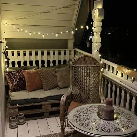 Moonlight Balcony Winehouse Appartement