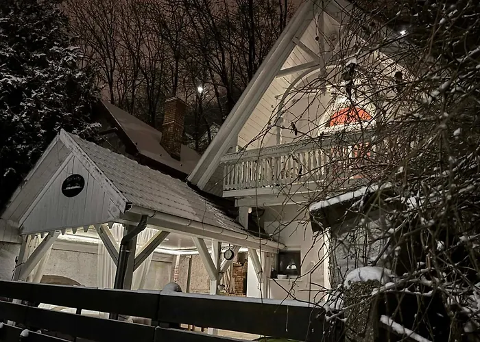 Moonlight Balcony Winehouse Vendeghaz דירה מישקולץ